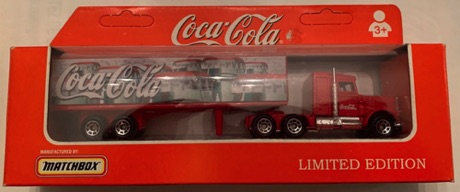 10234-1 € 12,50 coca cola vrachtwagen afb doppen ca 18 cm.jpeg